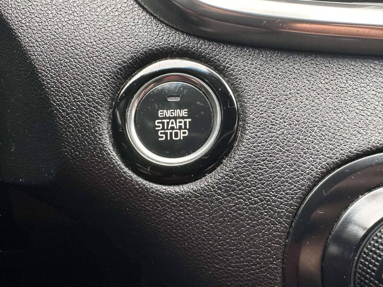Used 2017 Kia Sorento EX AWD/4WD image 39