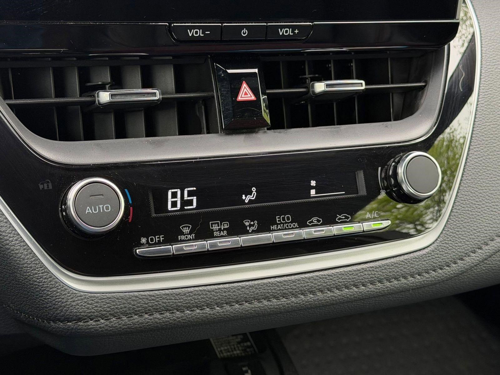 Used 2025 Toyota Corolla XSE FWD image 29