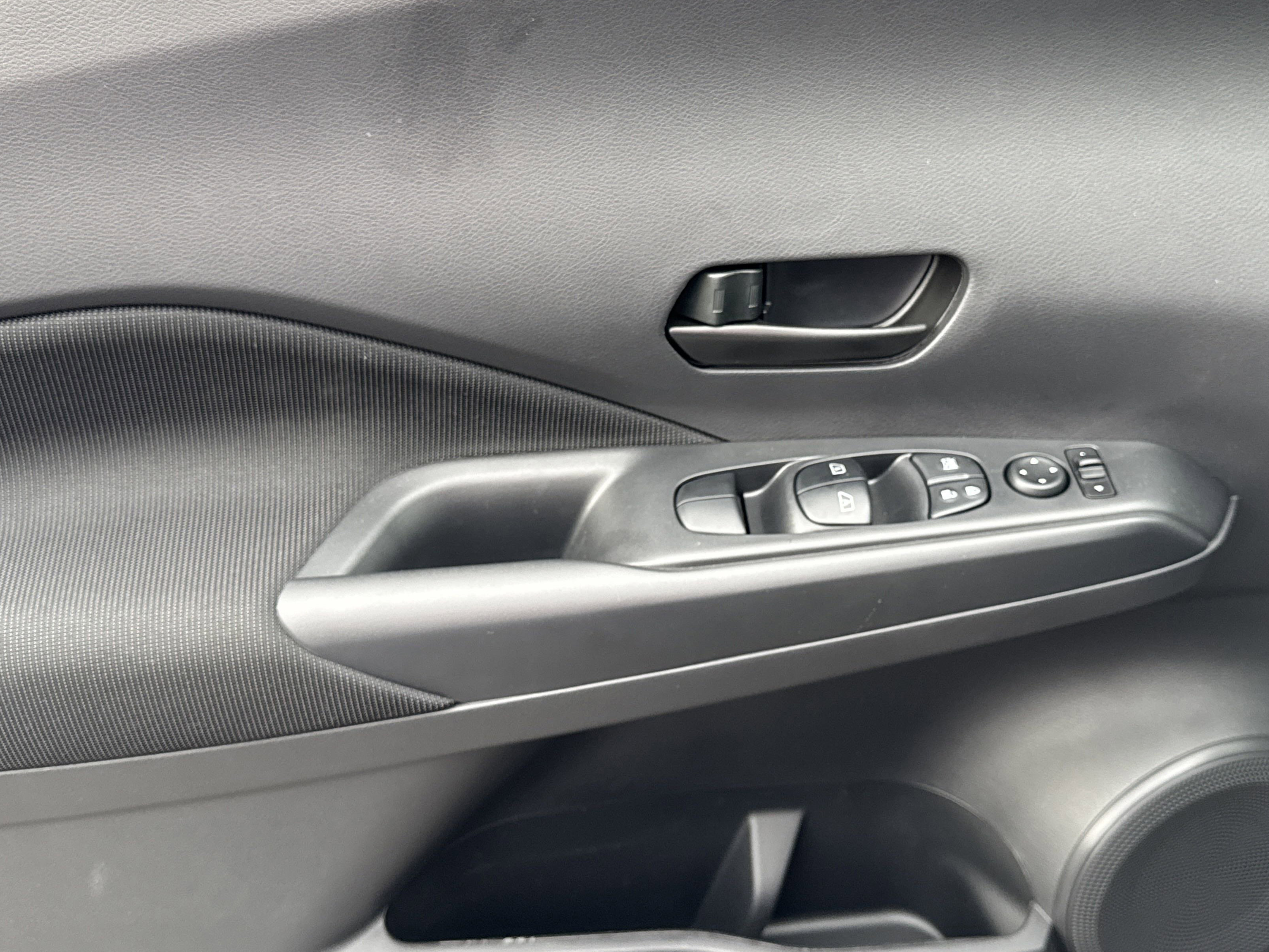 New 2025 Nissan Kicks Play S image 8