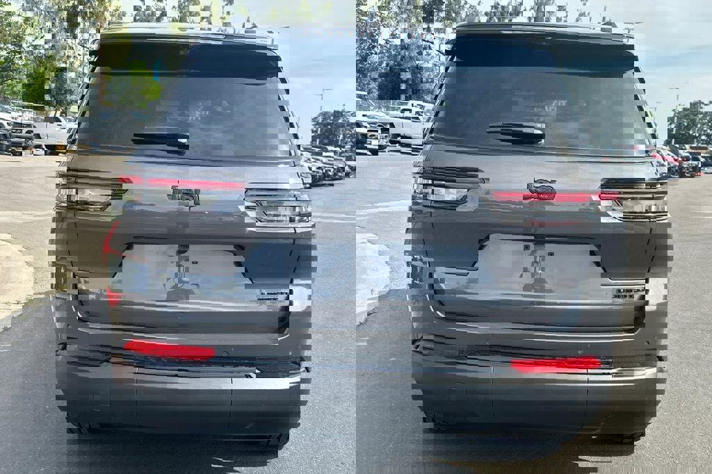 New 2025 Jeep Grand Cherokee L Limited w/ Luxury Tech Group II image 5