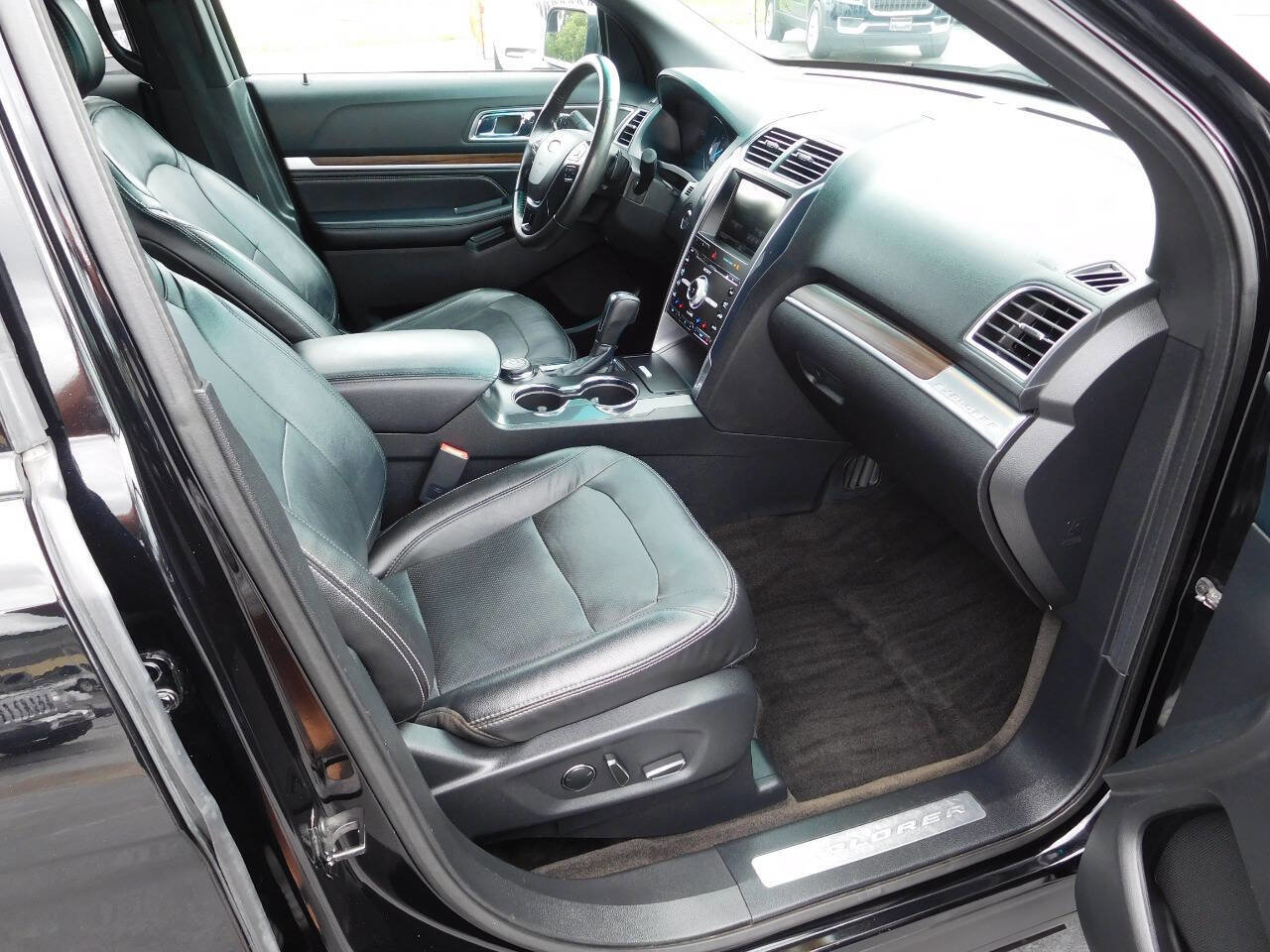 Used 2016 Ford Explorer Limited image 5