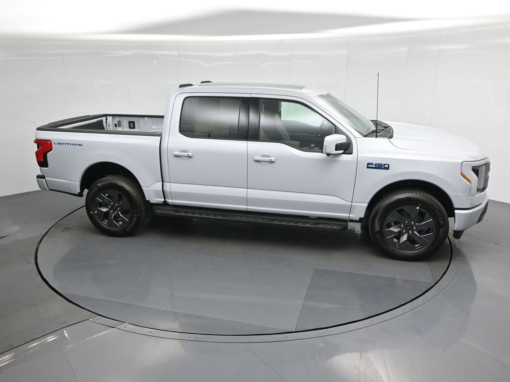 New 2025 Ford F150 Lightning Lariat image 39