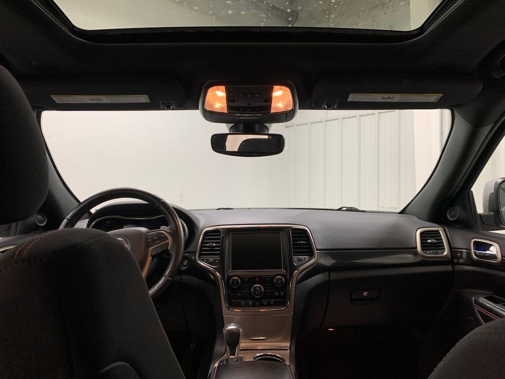 Used 2017 Jeep Grand Cherokee Laredo image 20