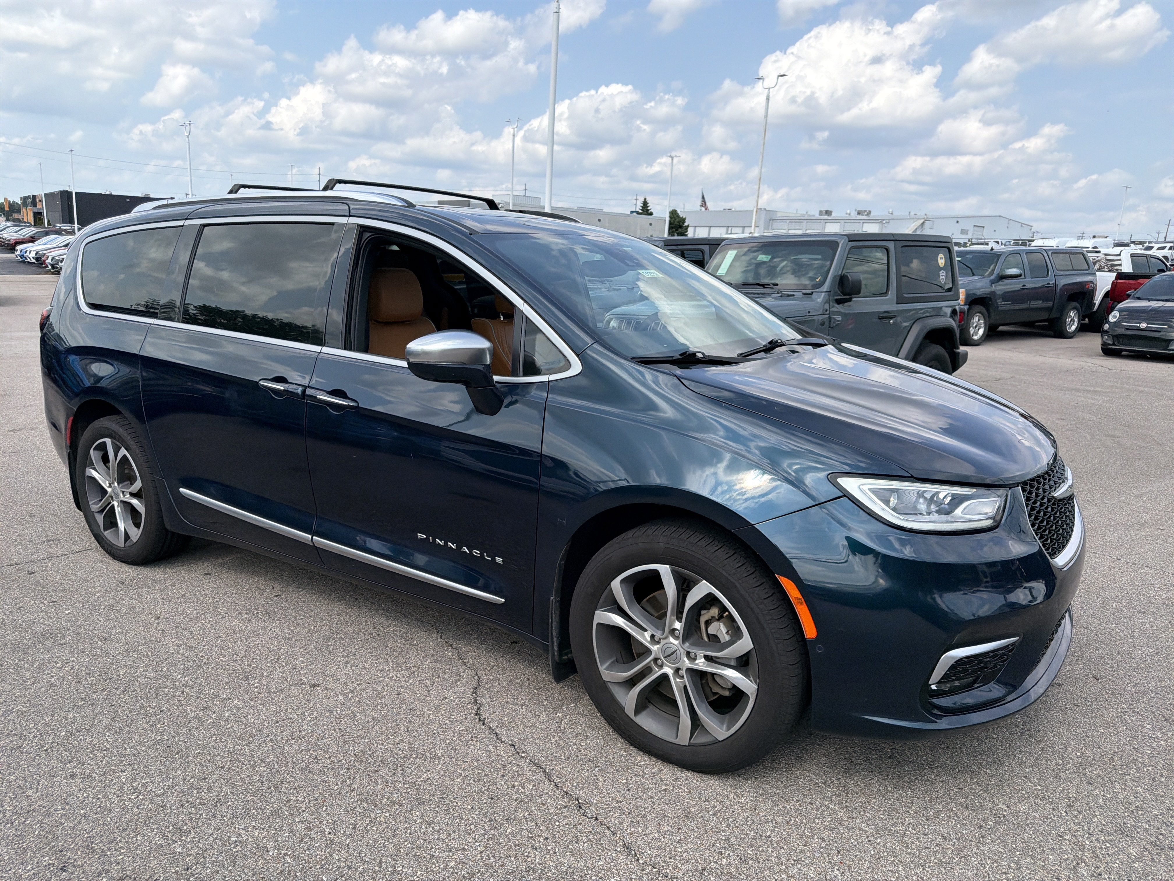 Used 2022 Chrysler Pacifica Pinnacle AWD/4WD image 14