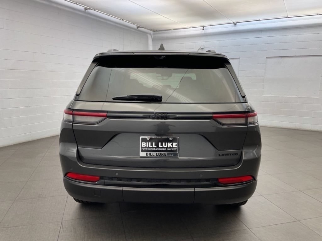 New 2025 Jeep Grand Cherokee Limited w/ Luxury Tech Group II RWD image 4