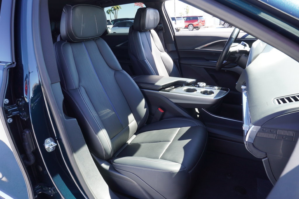 Certified 2024 Cadillac Lyriq Luxury RWD image 12