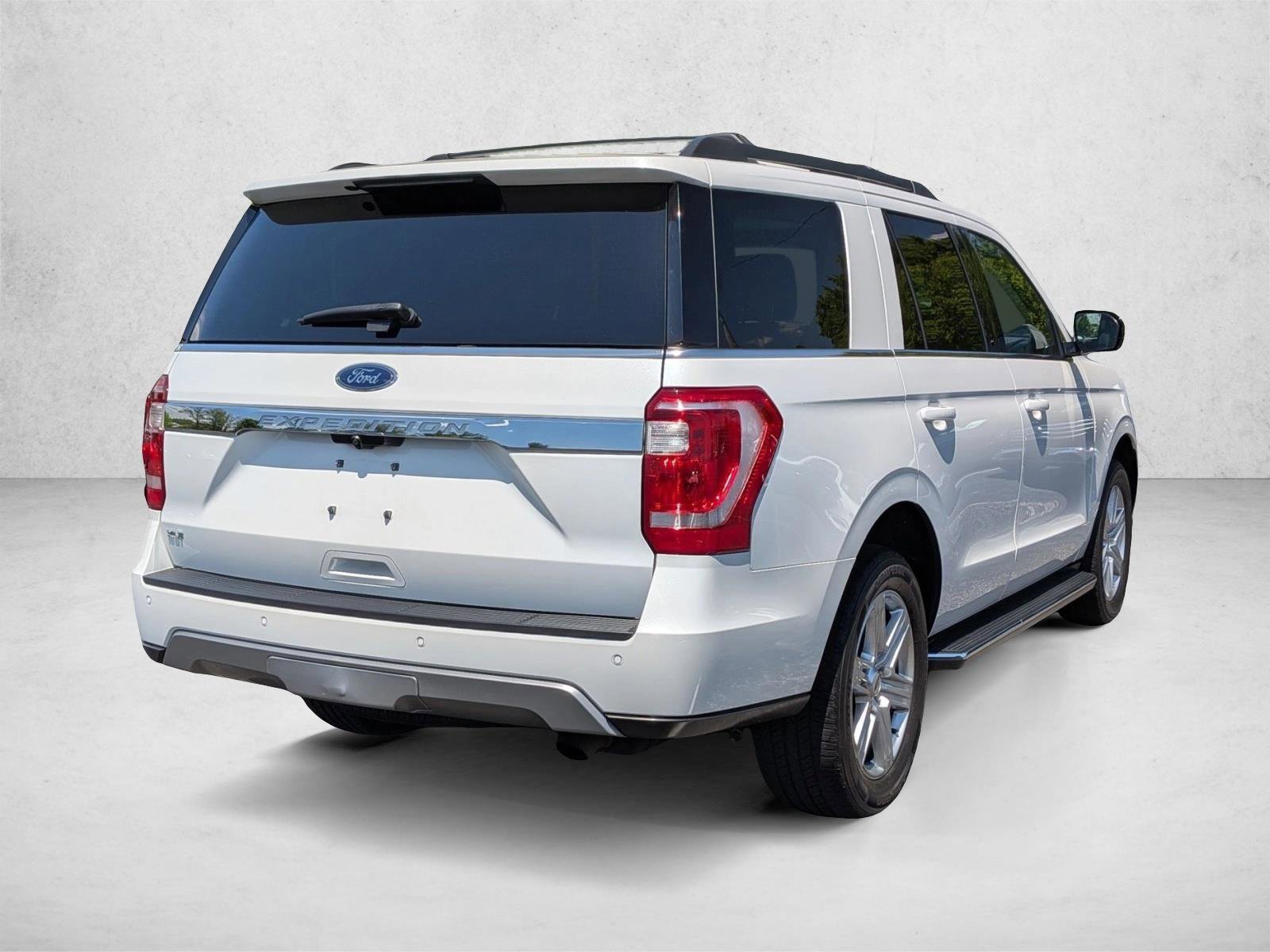 Used 2020 Ford Expedition XLT w/ Equipment Group 202A AWD/4WD image 5