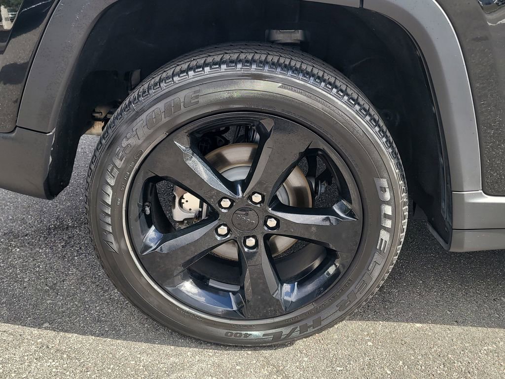 Used 2023 Jeep Grand Cherokee Altitude image 5