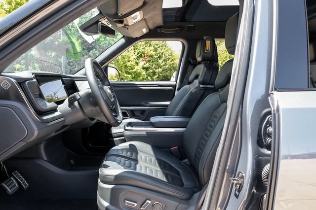 Used 2023 Rivian R1S Adventure AWD/4WD image 4