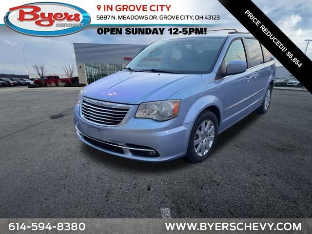 Used 2013 Chrysler Town & Country Touring image 1