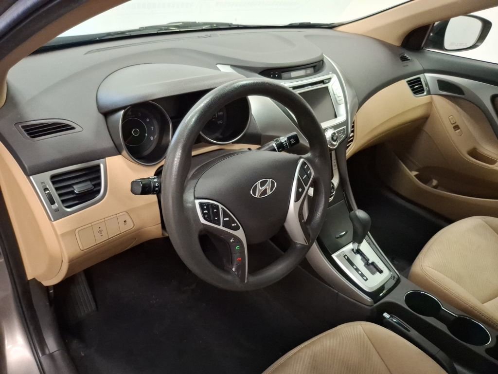 Used 2011 Hyundai Elantra GLS w/ Navigation Pkg 4 image 15
