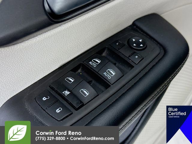 Used 2023 Chrysler Pacifica Touring-L FWD image 20