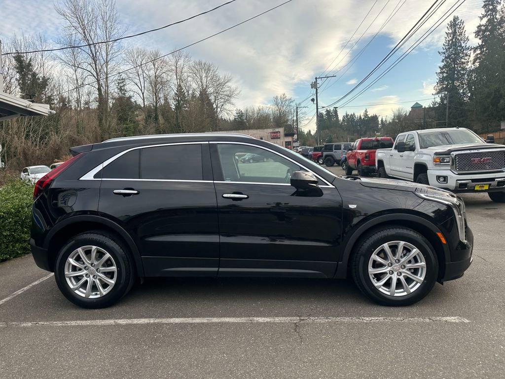 Used 2021 Cadillac XT4 Luxury w/ Cold Weather Package image 8