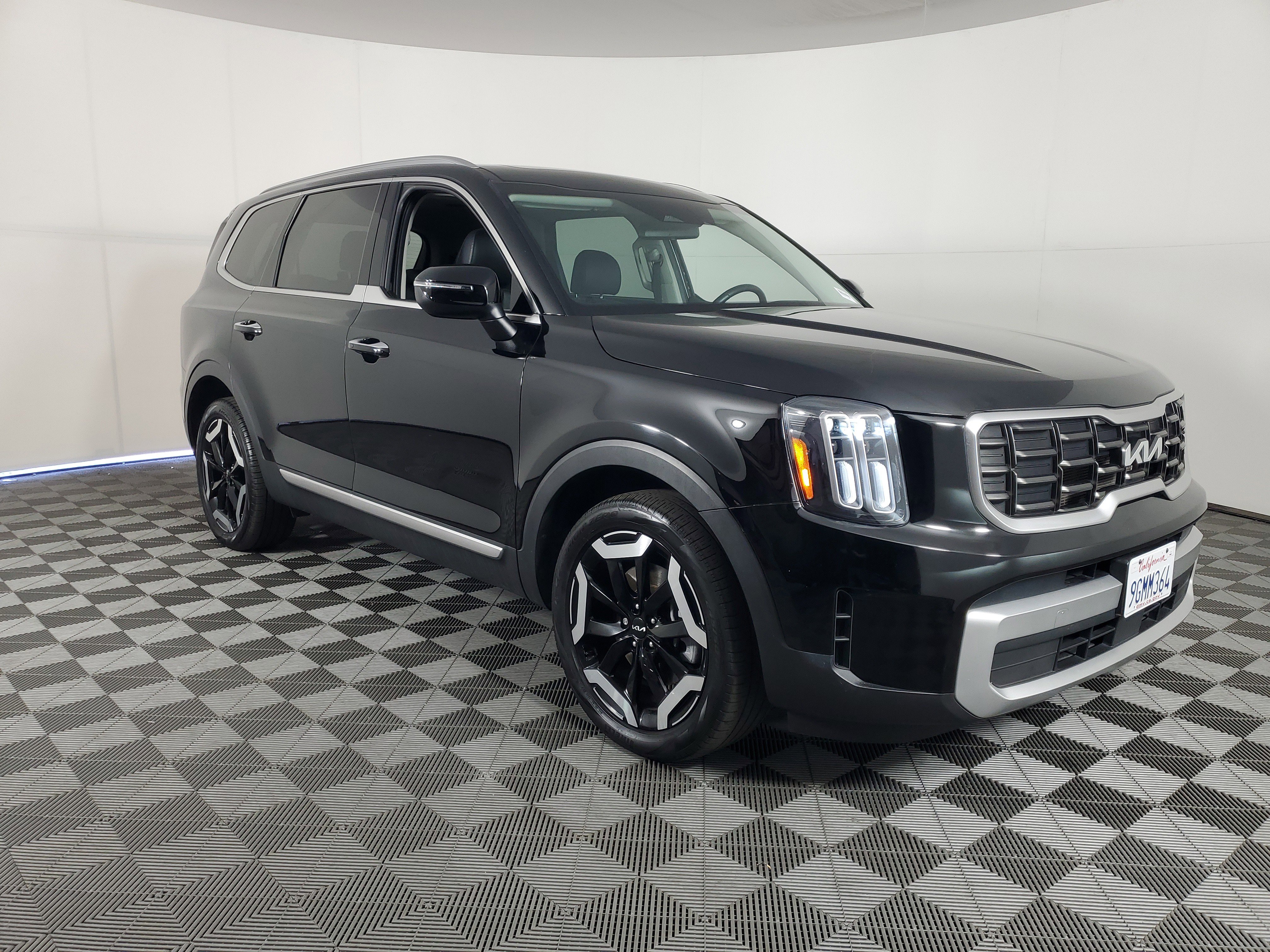 Used 2023 Kia Telluride S w/ S Sunroof Package image 2
