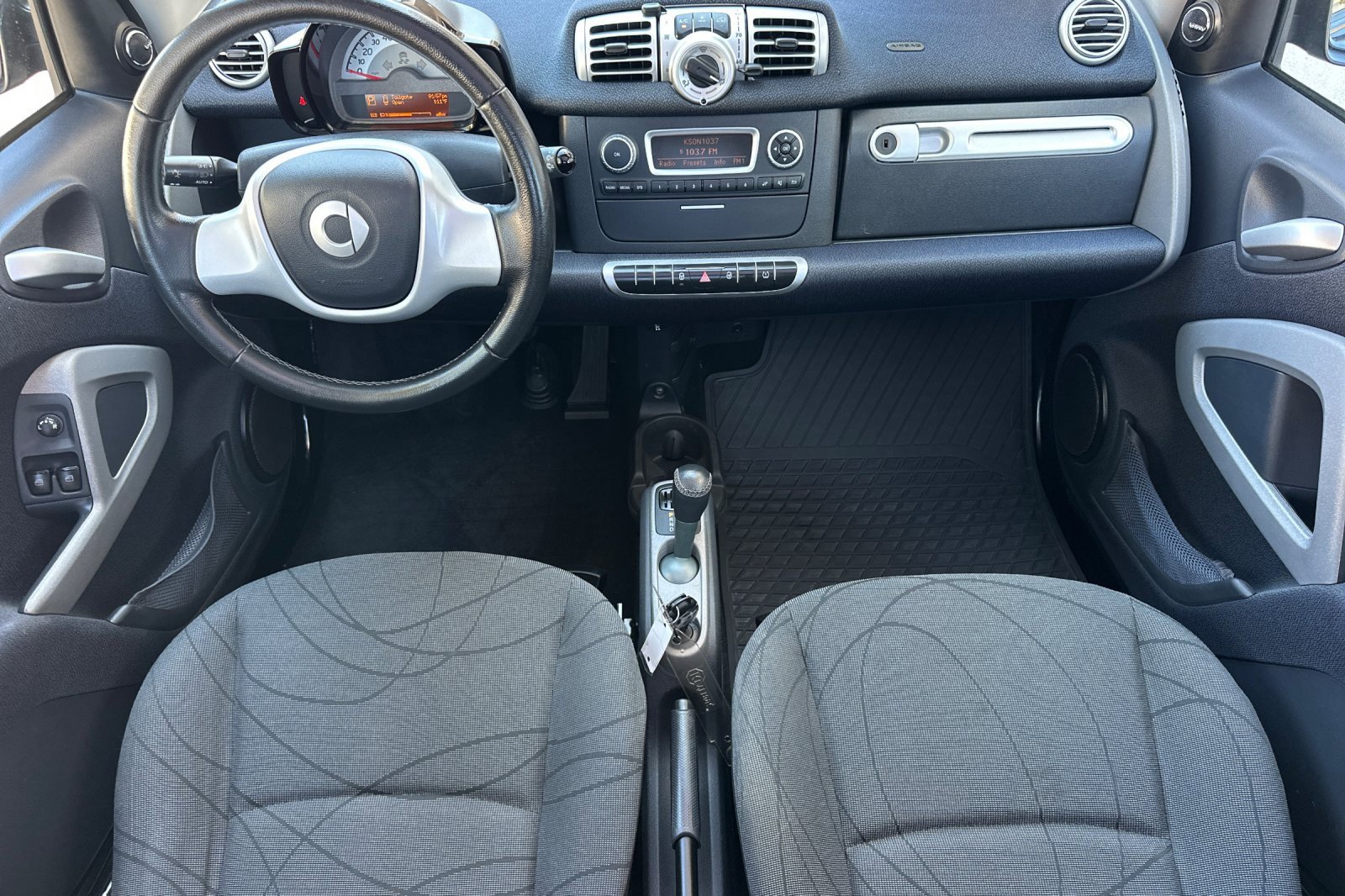 Used 2016 smart fortwo passion image 12