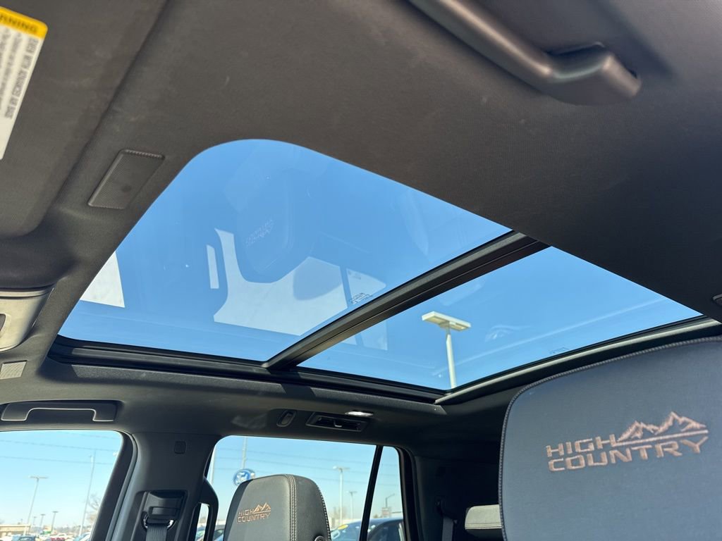 Used 2025 Chevrolet Tahoe High Country AWD/4WD image 5