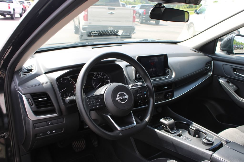 Used 2024 Nissan Rogue SV AWD/4WD image 23