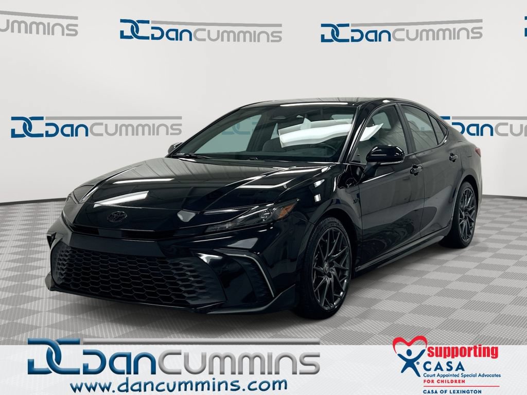 Used 2025 Toyota Camry SE w/ Convenience Package FWD image 1