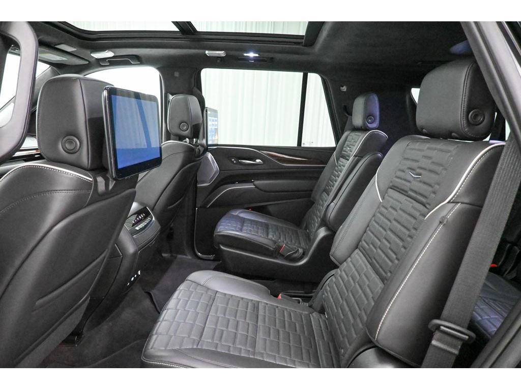 Used 2022 Cadillac Escalade Sport Platinum w/ Heavy-Duty Trailer Package image 21