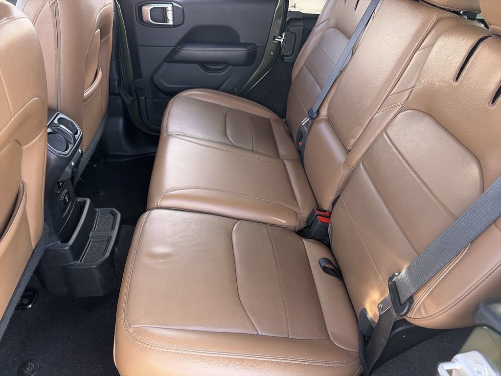 Used 2021 Jeep Wrangler Unlimited Sahara w/ Cold Weather Group AWD/4WD image 33