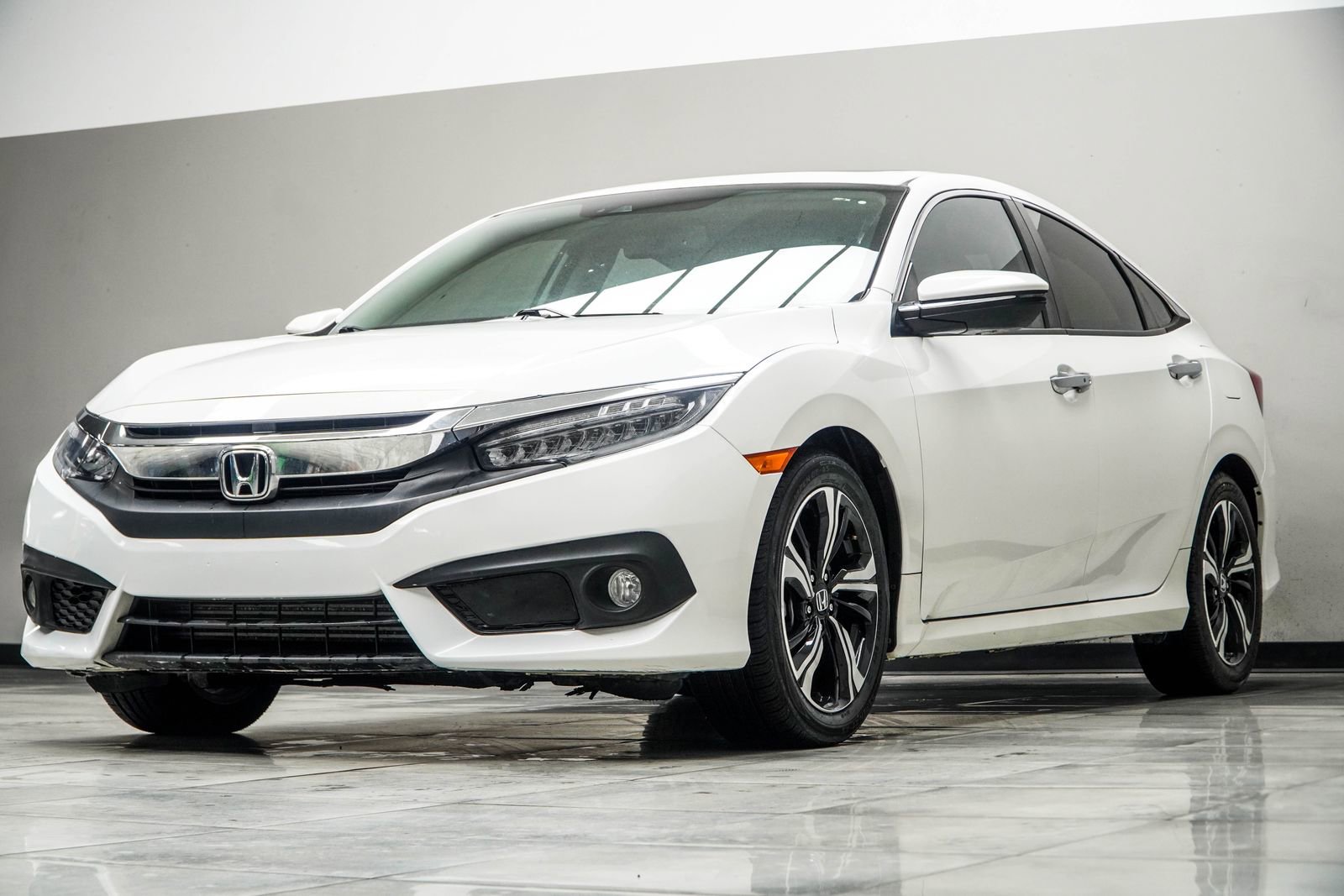 Used 2018 Honda Civic Touring image 8