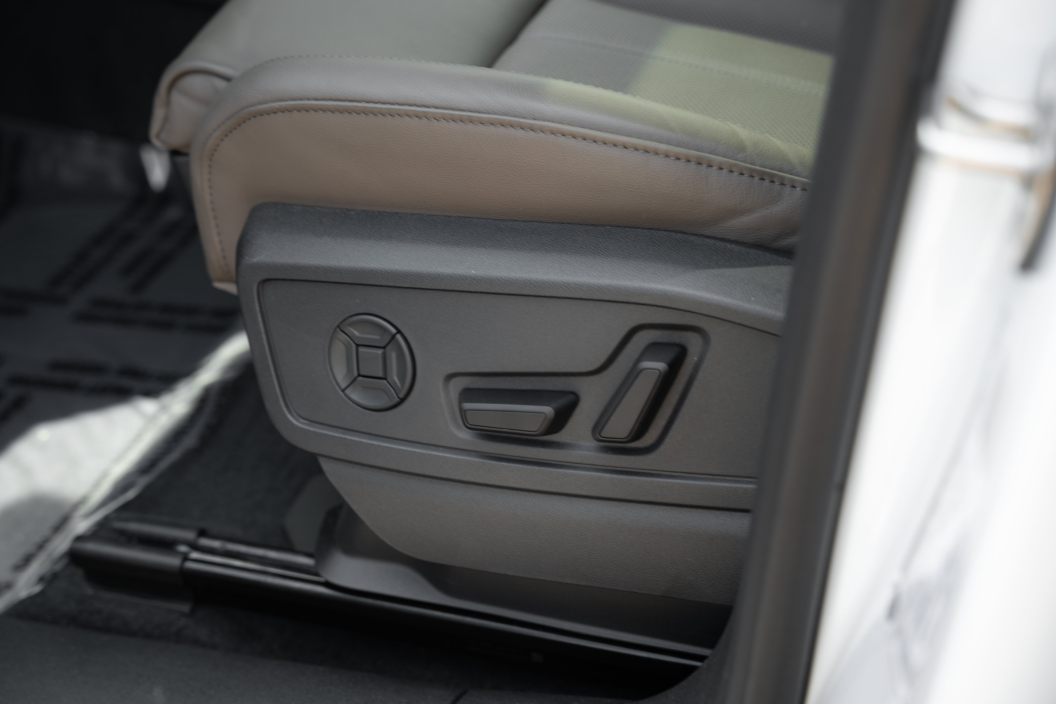 Certified 2025 Audi Q5 Premium w/ Premium Plus AWD/4WD image 18