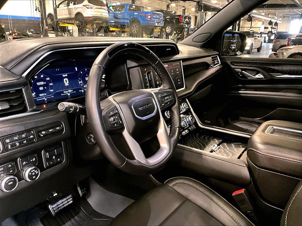 Used 2024 GMC Yukon XL Denali w/ Advanced Technology Package AWD/4WD image 8