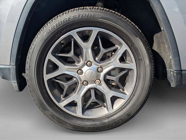 Used 2019 Jeep Grand Cherokee Limited image 22