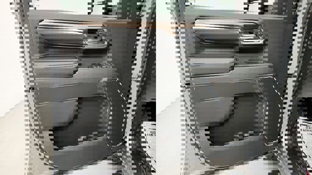 Used 2024 Chevrolet Silverado 2500 LT w/ Z71 Off-Road Package image 10