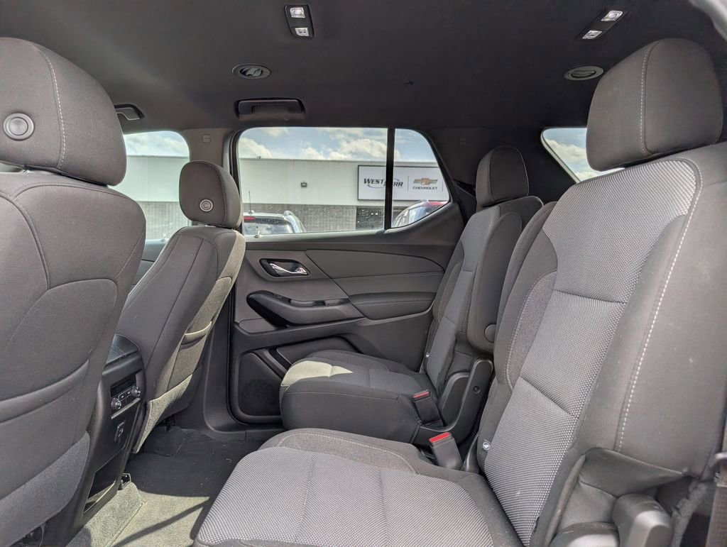 Used 2023 Chevrolet Traverse LT w/ Rear Camera Mirror Package image 10