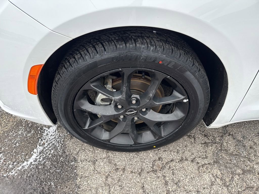 Used 2025 Chrysler Pacifica Limited image 22