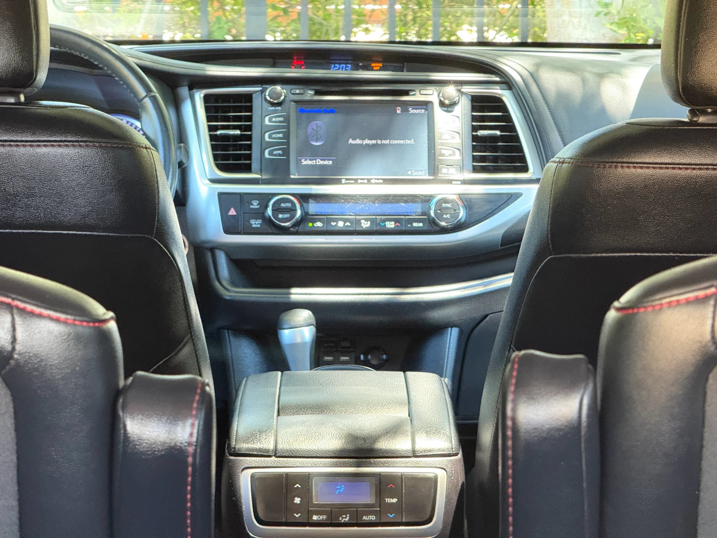 Used 2019 Toyota Highlander SE FWD image 17