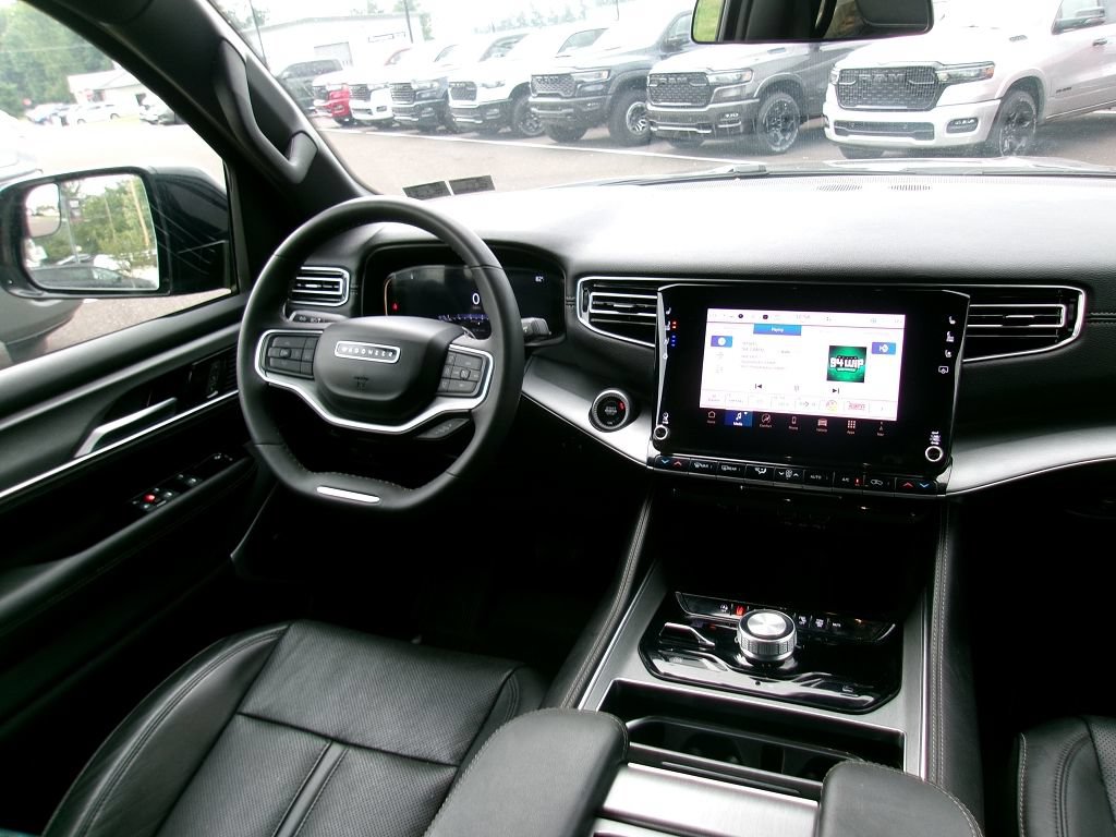 Certified 2024 Jeep Wagoneer L Series II AWD/4WD image 12