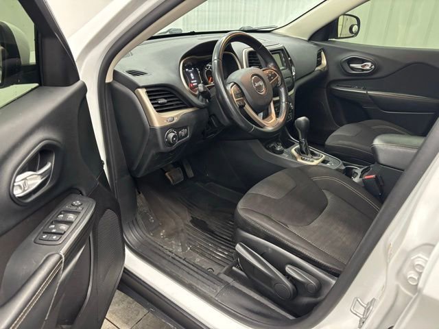 Used 2015 Jeep Cherokee Latitude AWD/4WD image 11