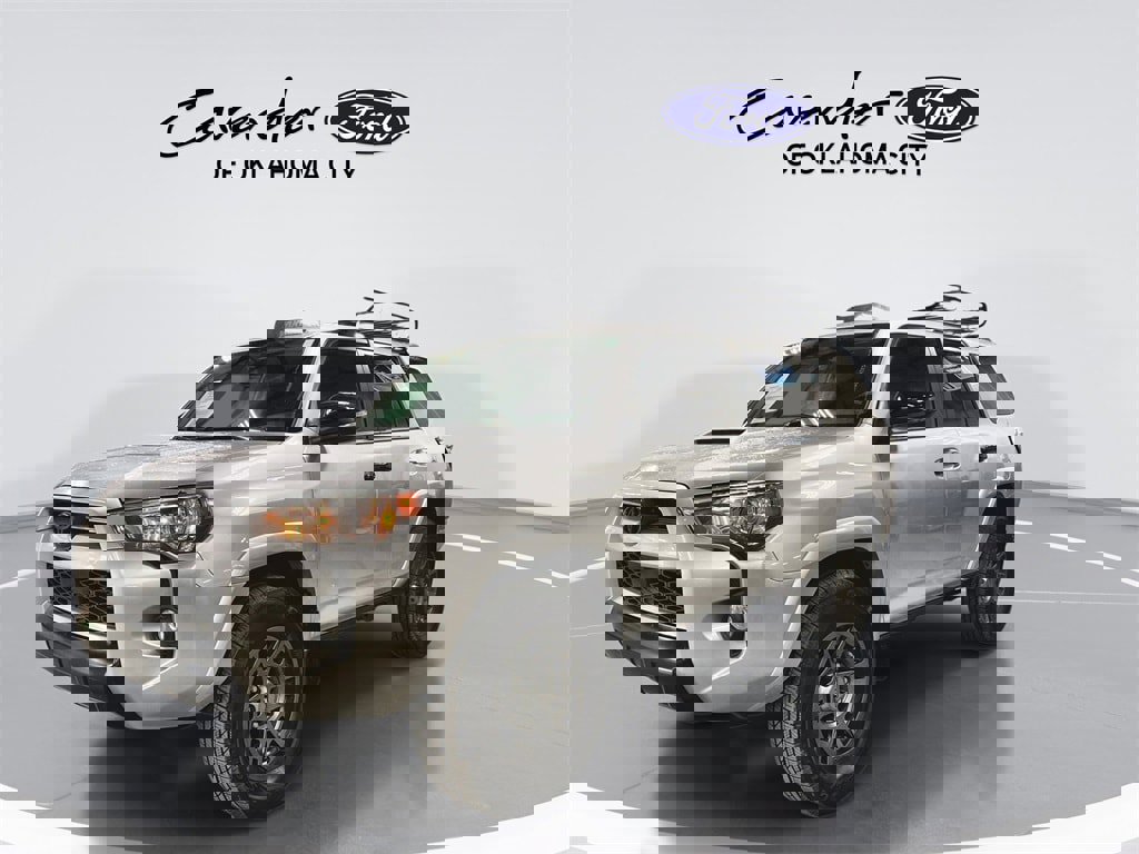 Used 2020 Toyota 4Runner Venture w/ Moonroof Package image 4