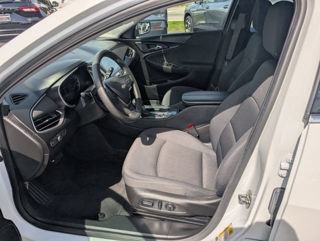 Used 2025 Chevrolet Malibu LT FWD image 13