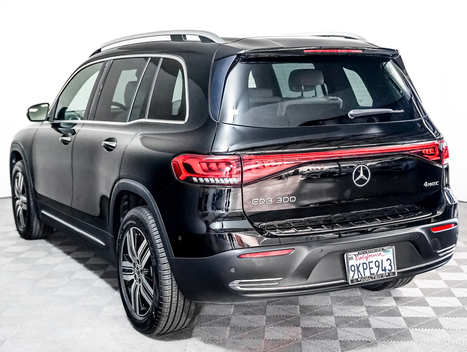 Certified 2023 Mercedes-Benz EQB 300 300 4MATIC image 2