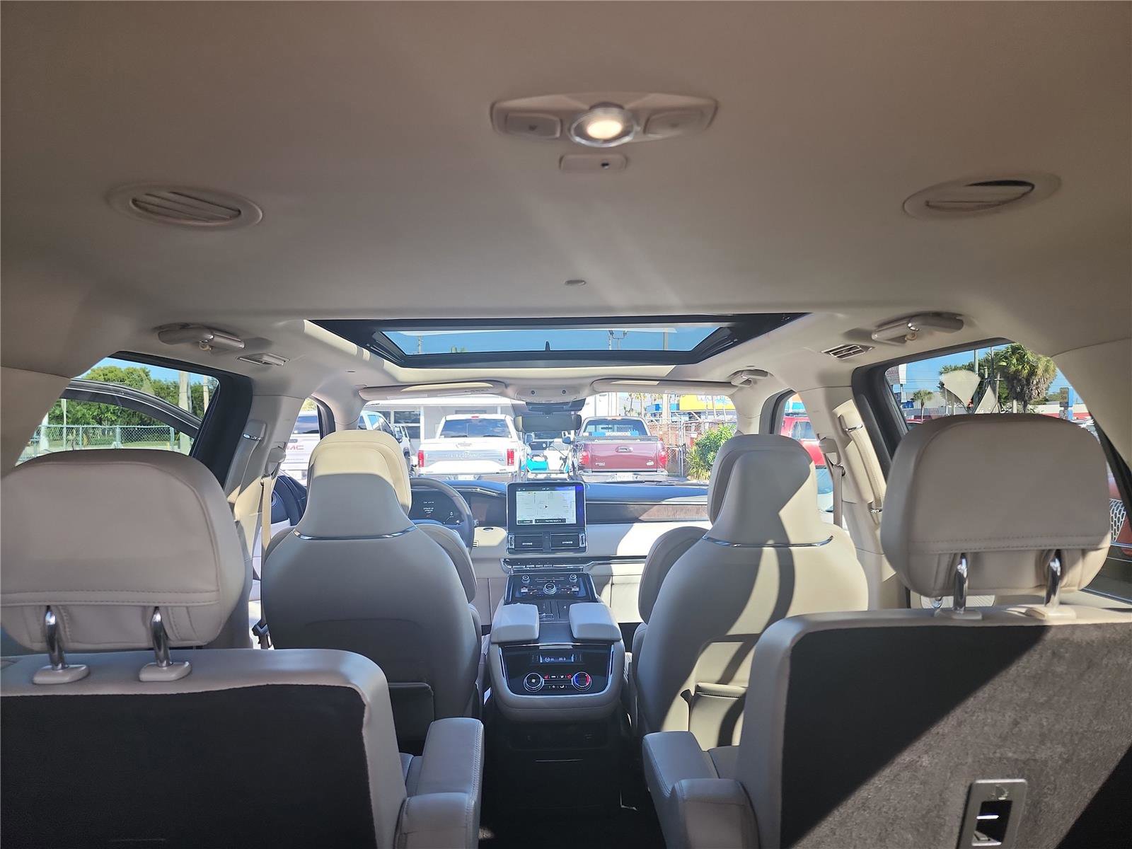 Used 2020 Lincoln Navigator Reserve w/ Luxury Package image 24