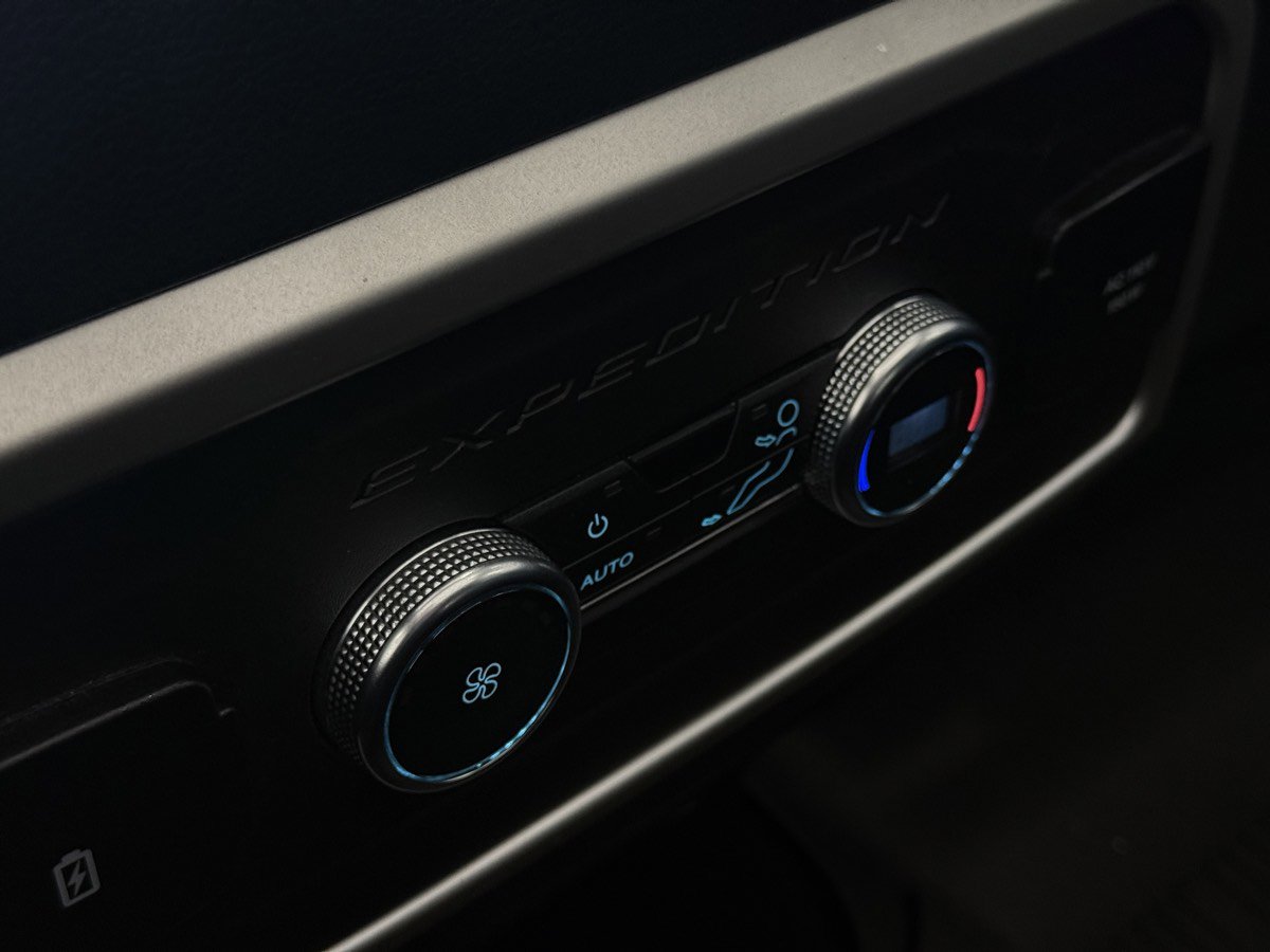 Used 2024 Ford Expedition XLT image 40