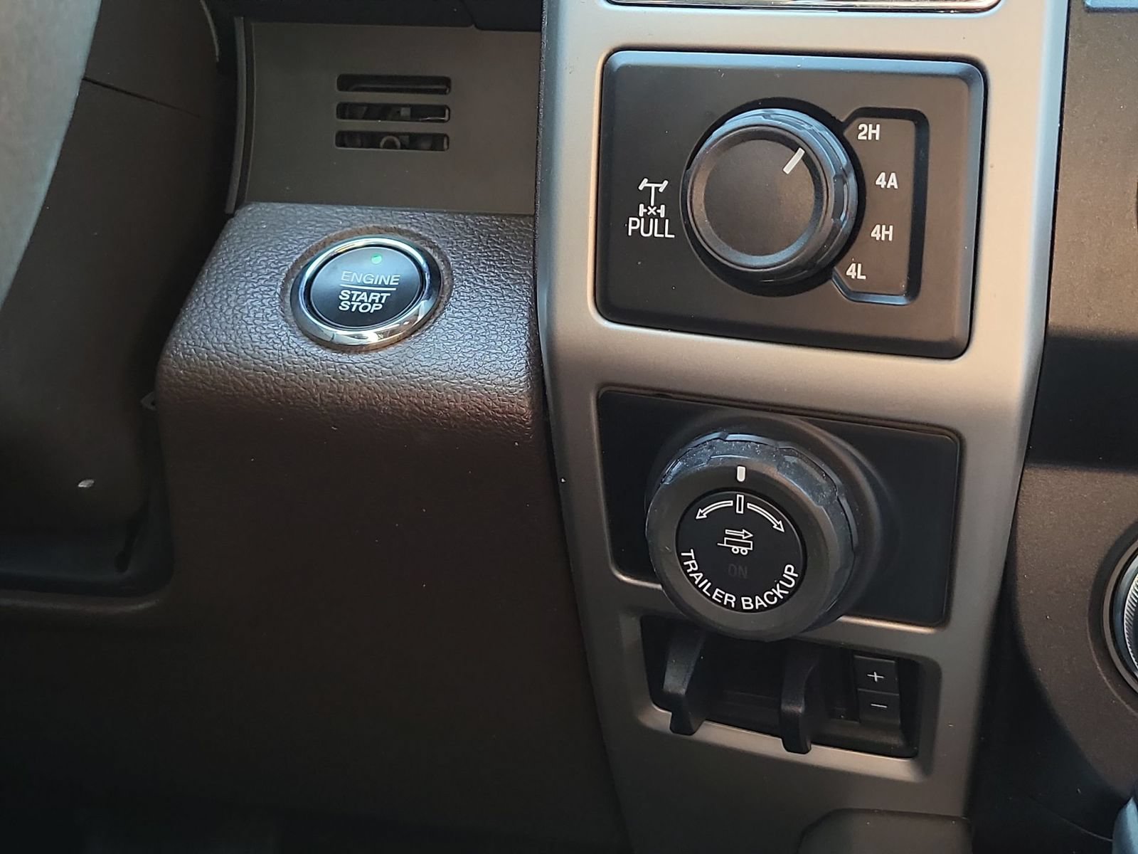 Used 2019 Ford F150 King Ranch w/ Equipment Group 601A Luxury AWD/4WD image 17