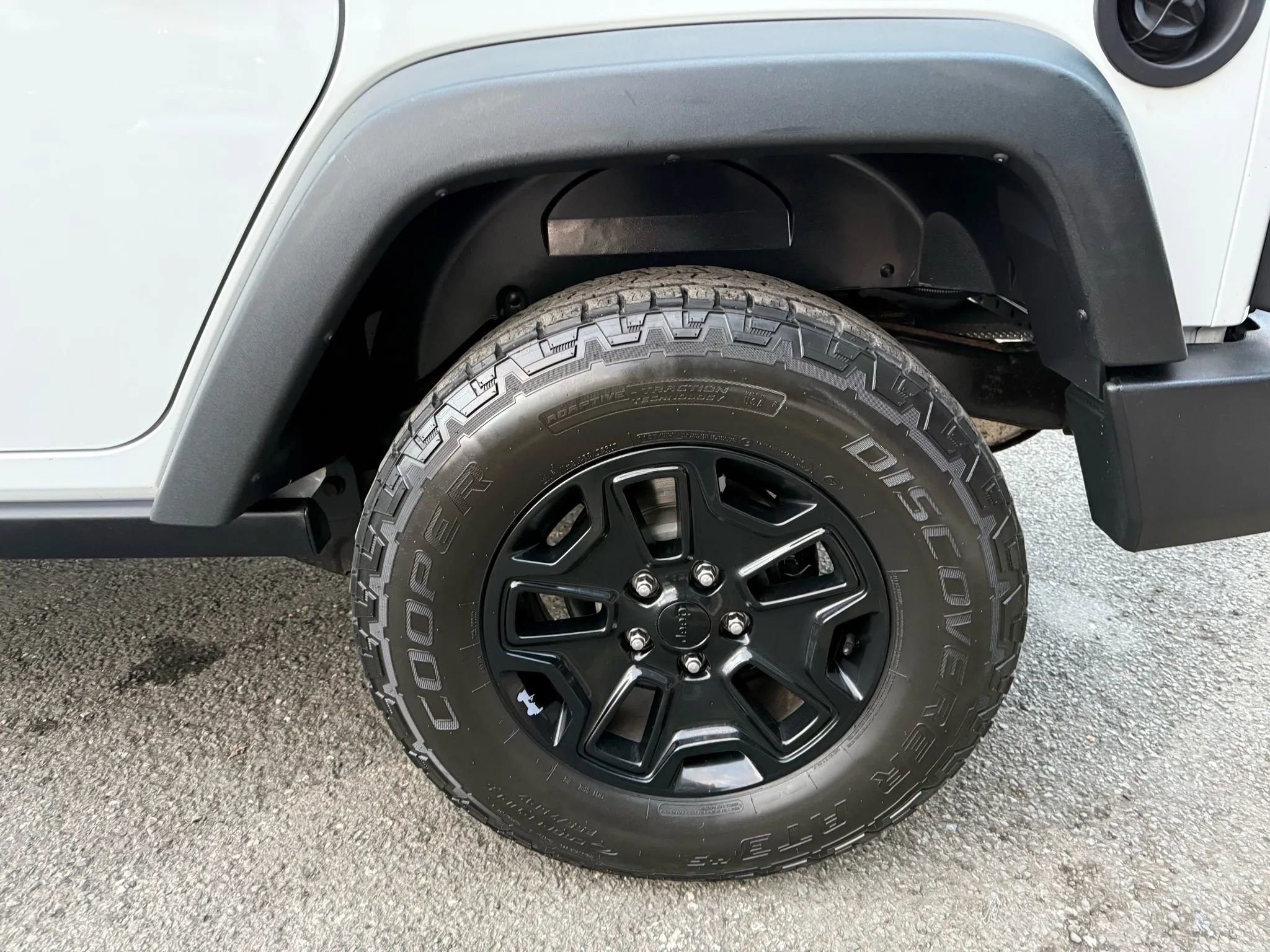 Used 2017 Jeep Wrangler Unlimited Sport image 36