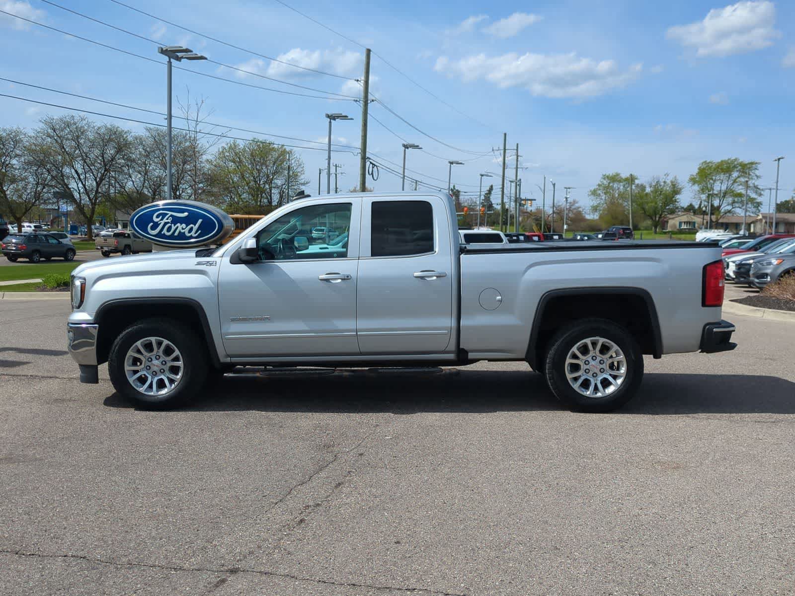 Used 2017 GMC Sierra 1500 SLE w/ SLE Value Package AWD/4WD image 5