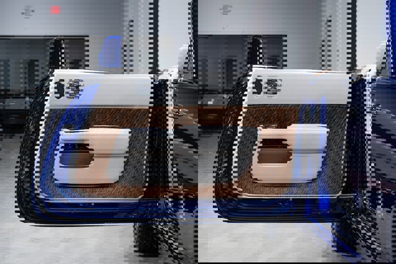 Used 2016 Rolls-Royce Dawn image 35