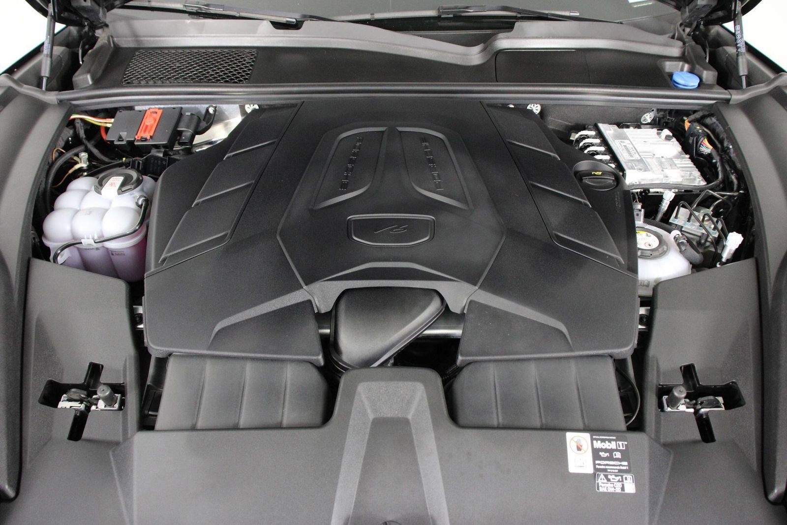 Certified 2025 Porsche Cayenne E-Hybrid image 26