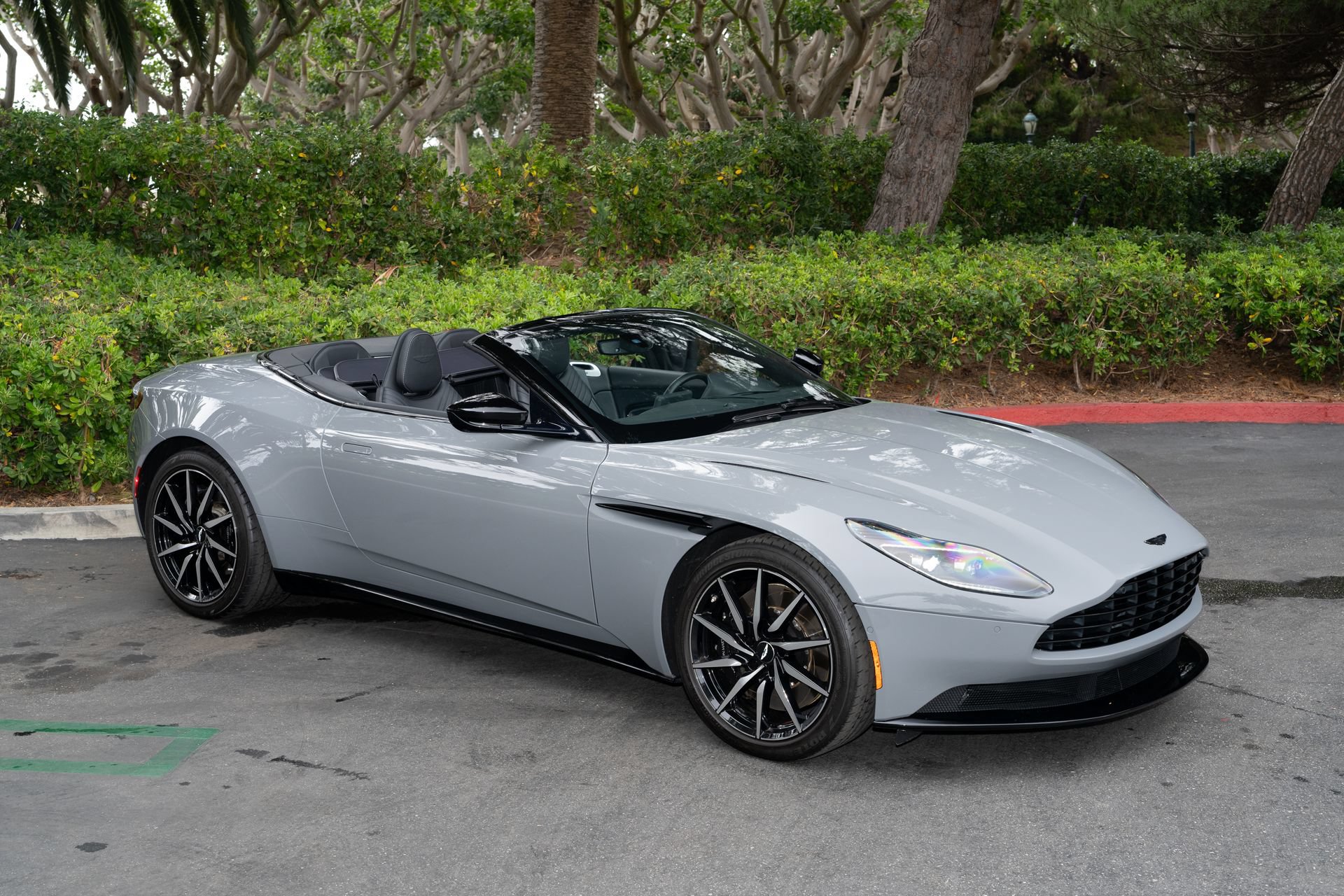 Used 2022 Aston Martin DB11 Volante RWD image 1