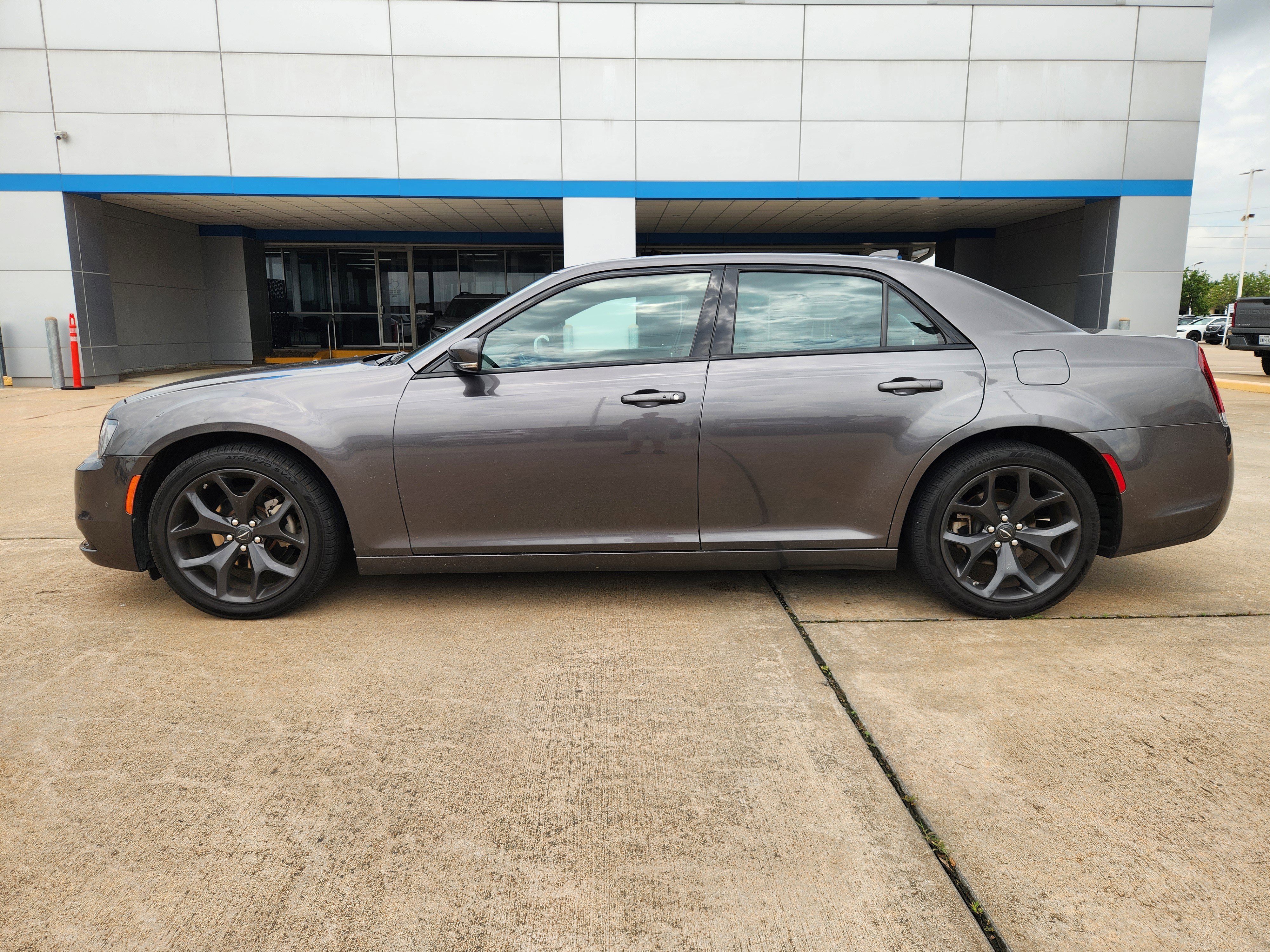 Used 2023 Chrysler 300 S RWD image 5