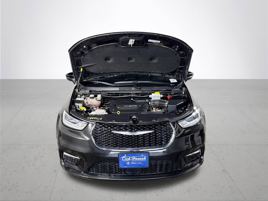 Used 2023 Chrysler Pacifica Touring-L image 20