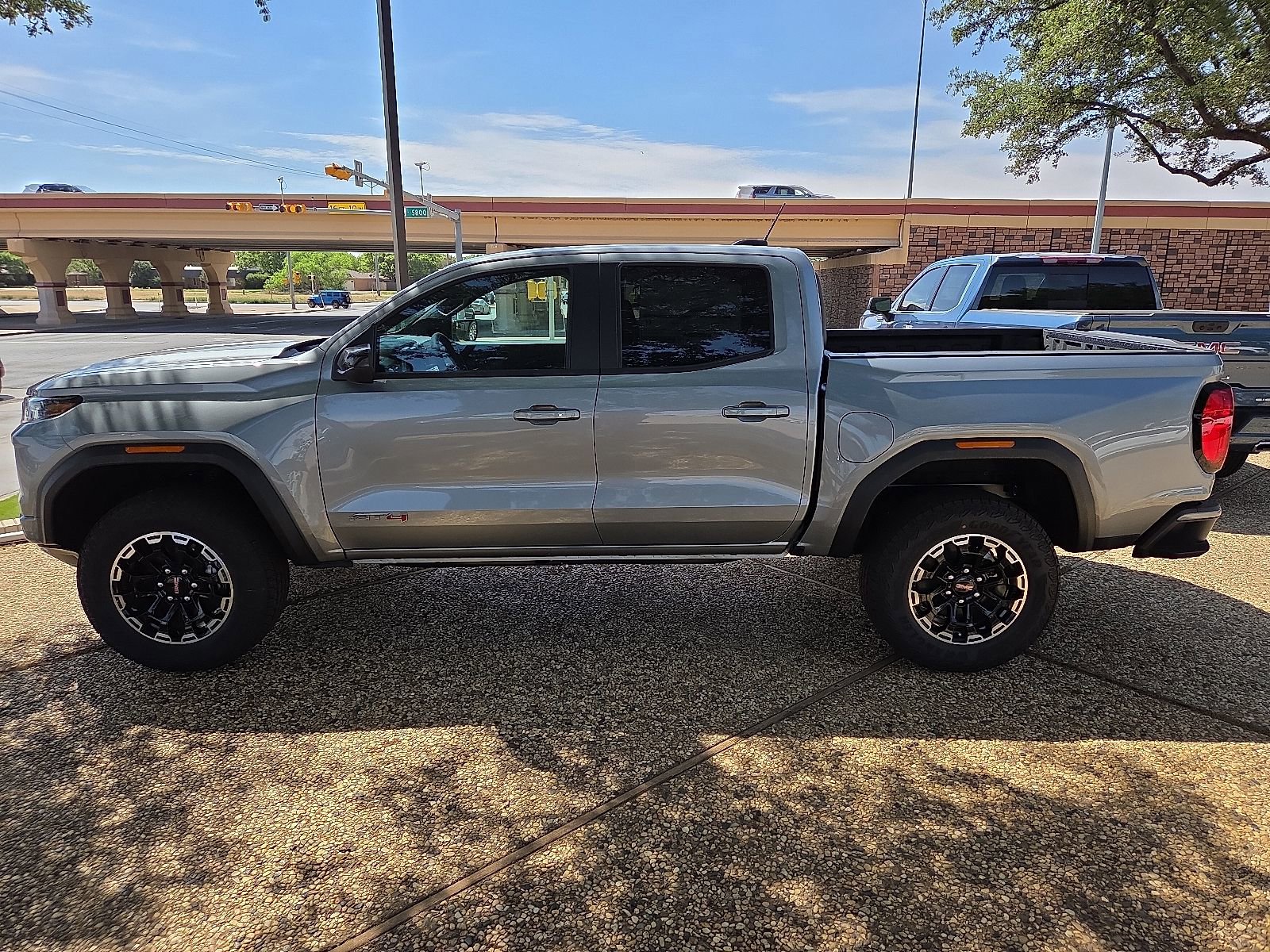 New 2026 GMC Canyon AT4 w/ AT4 Premium Package image 1