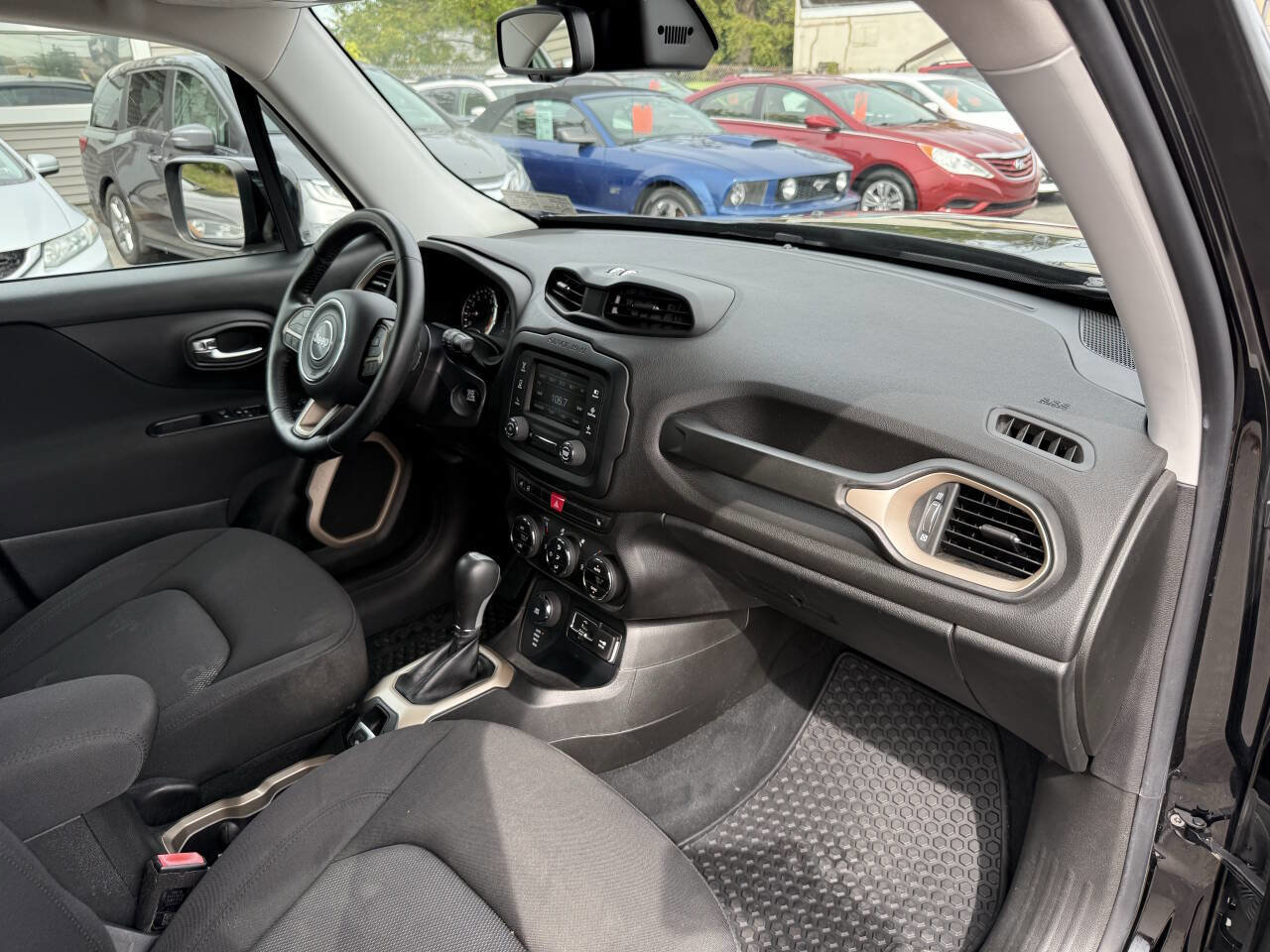 Used 2016 Jeep Renegade Latitude w/ Popular Equipment Group image 15