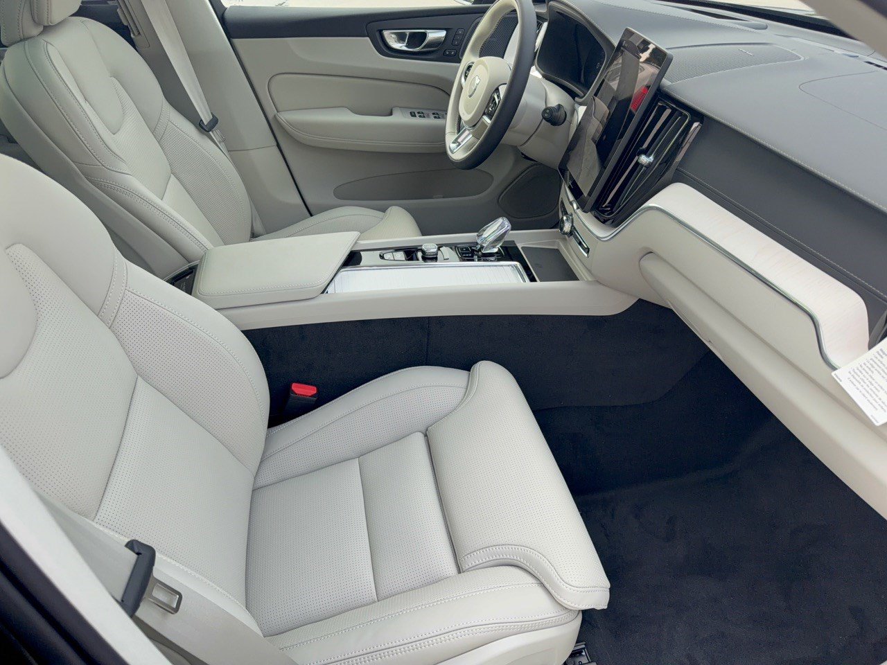 New 2026 Volvo XC60 B5 Ultra w/ Climate Package AWD/4WD image 30